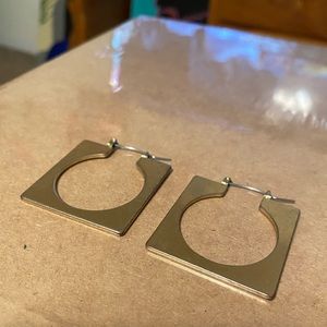 Square medium size hoop earrings